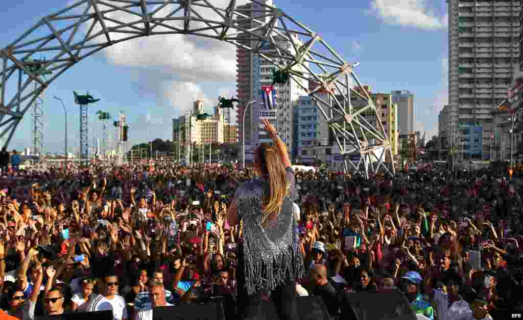 Cantante puertorriqueña Olga Tañón cumple su promesa y canta a los cubanos