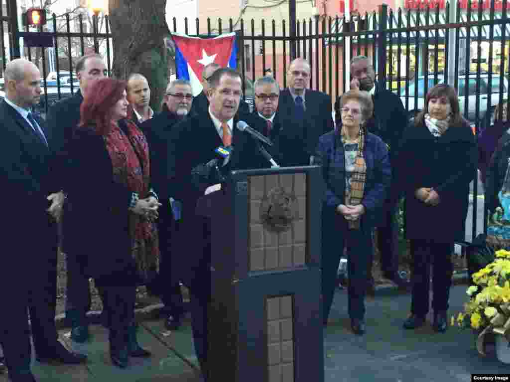 Mitin de exiliados cubanos en Union City, New Jersey. (Foto: Chuck Forcucci)