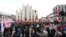 Cientos de personas se congregan en la Piazza Duomo de Milán para sumarse a una manifestación contra la política de austeridad, en Milán, Italia, el 14 de noviembre de 2012. 