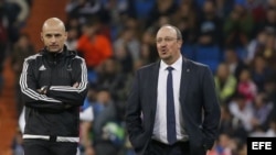 El técnico del Real Madrid, Rafa Benítez (d).