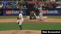 Yoeni s Céspedes pegó un cuadrangular en la novena entrada frente a los Padres de San Diego.