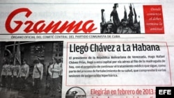 Granma informa en una escueta nota la llegada de Hugo Chávez a La Habana.
