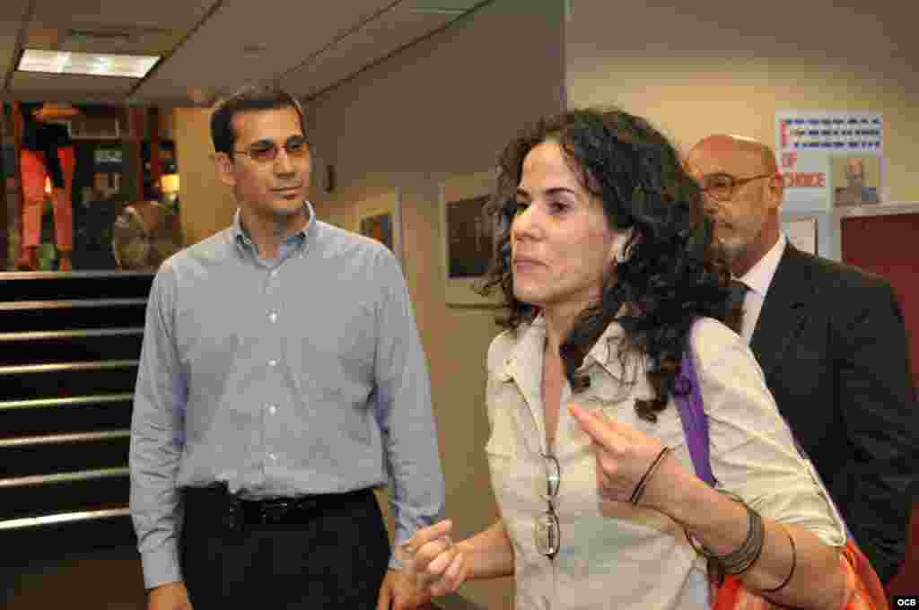 Ailer Gonz&aacute;lez y Antonio Rodiles durante su estancia en martinoticias conversaron con el personal de la emisora sobre sus proyectos en esta visita a los Estados Unidos.