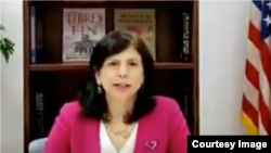 Mara Tekach, encargada de Negocios de la Embajada de los Estados en La Habana, en una captura de pantalla del video con su declaración. 