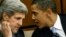 El presidente Obama consulta con su secretario de Estado John Kerry.