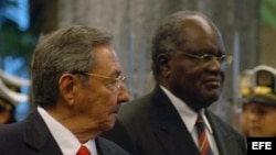 ARCHIVO. Raúl Castro recibe a su homólogo de la República de Namibia, Hifikepunye Lucas Pohamba