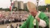 El Papa Juan Pablo II en la misa en la Plaza de la Revolución el 25 de enero de 1998. 